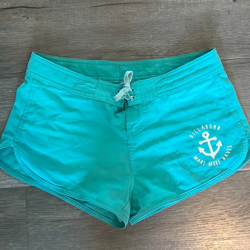 Billabong Board-shorts Girls size 12 “make more waves” 🌊
